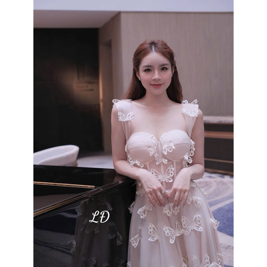 Váy lưới màu be đính họa tiết nổi thủ công chi tiết