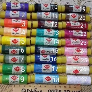 Cuộn chỉ khâu nhiều màu, kim khâu...