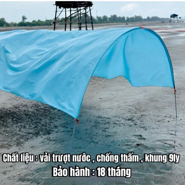 Lều bay che nắng biển gấp gọn loại thông dụng mix màu ngẫu nhiên (Huy Phạm)