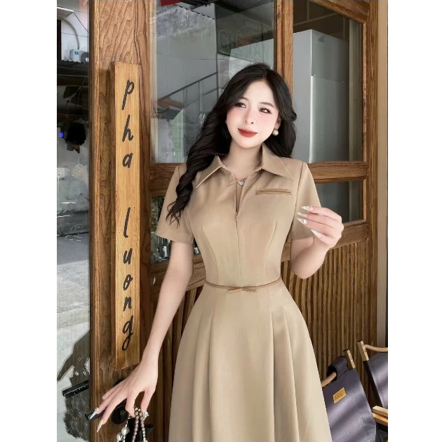 Váy thiết kế Rosy S02 dáng dài, váy cổ đức khoá kéo trước; váy dáng A phù hợp đi làm, đi chơi và đi tiệc