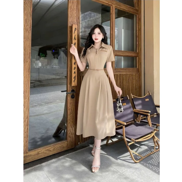 Váy thiết kế Rosy S02 dáng dài, váy cổ đức khoá kéo trước; váy dáng A phù hợp đi làm, đi chơi và đi tiệc