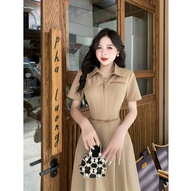 Váy thiết kế Rosy S02 dáng dài, váy cổ đức khoá kéo trước; váy dáng A phù hợp đi làm, đi chơi và đi tiệc