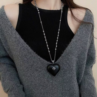 Dây chuyền mặt trái tim đen hoạ tiết chrom e cá tính unisex