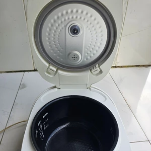 Nồi cơm điện tử mâm nhiệt phổ thông phím cảm ứng đa năng dung tích 1 lít xuất xứ Nhật Bản, sản xuất Trung Quốc
