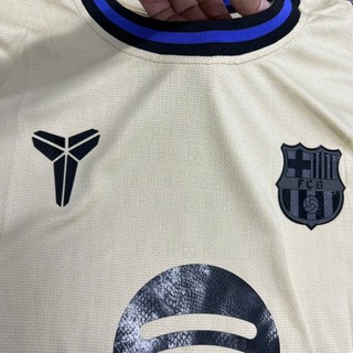 Bộ Đồ Bóng Đá Barcelona Sân Khách Màu Kem 2024 – Chất Liệu Mềm Mịn, Thiết Kế Đẹp Cho Nam giới