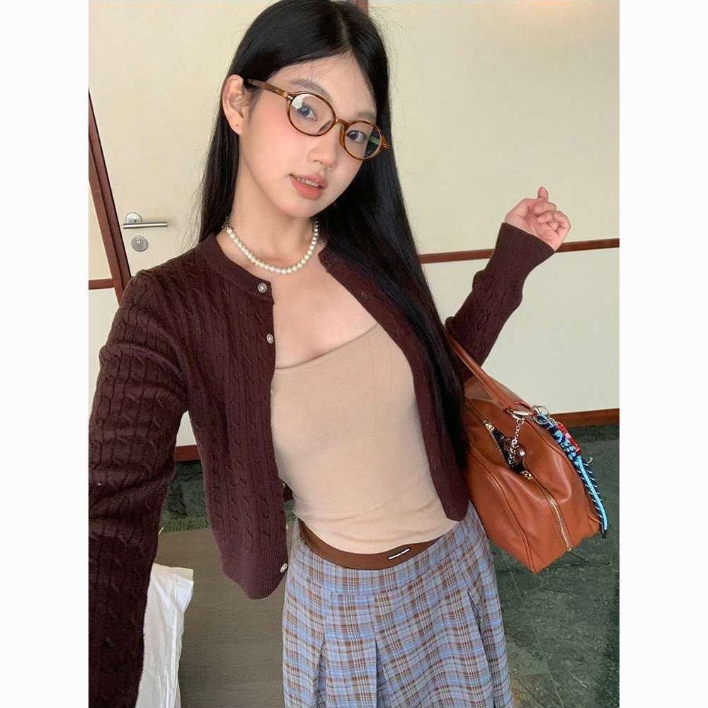 (sẵn)Áo cardigan len màu trơn đỏ đen xanh nâu basic cơ bản cổ tròn chất dày dặn CDG010 - Tiktik