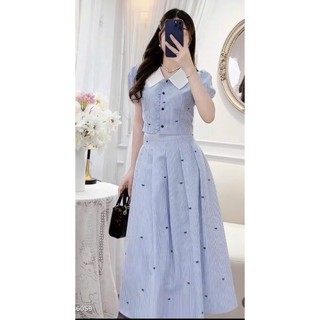 Set váy thời trang nữ chất Lụa kẻ sọc trẻ trung cổ bèo lá áo tay ngắn phồng in nơ nhỏ xinh có nút cài phối váy maxi xoè