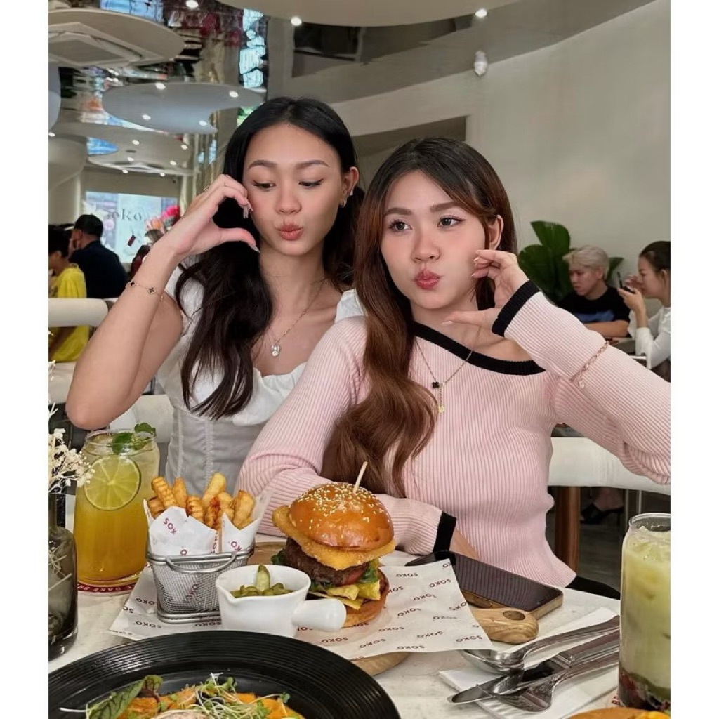 New 2026 Áo len lệch vai dáng ôm croptop tay dài phối màu thời trang Hàn Quốc cho nữ Kèm Ảnh Thật