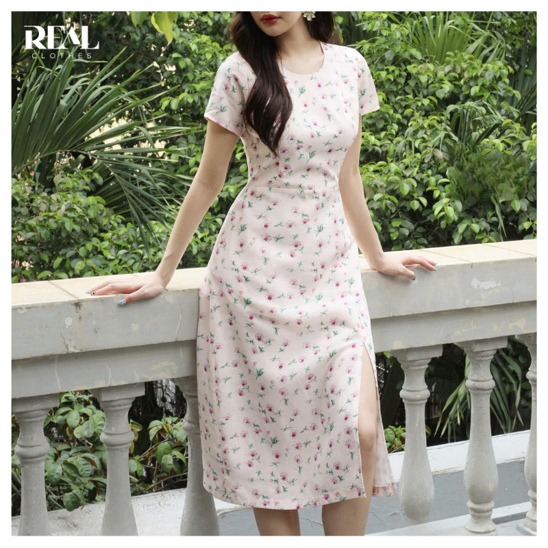 Đầm cổ tròn tay ngắn xẻ tà hoa hồng REAL CLOTHES, CÓ TÚI, có lót, ít nhăn