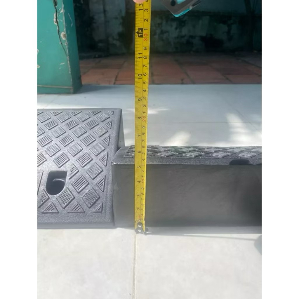 Cao 13cm 50x27x13cm Dốc bục lên xuống,bậc cầu dắt xe ô tô, xe máy xe đạp, cầu dắt xe, bục lên xuống xe, có lỗ chờ bắt ốc