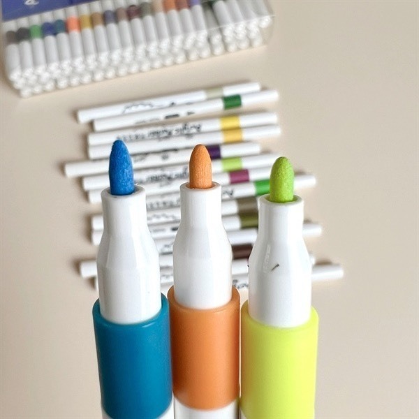 Bút màu acrylic marker 60 màu vẽ sơn chống nước bộ cọ vẽ trên mọi chất liệu  - Hộp bút màu 60 chi tiết