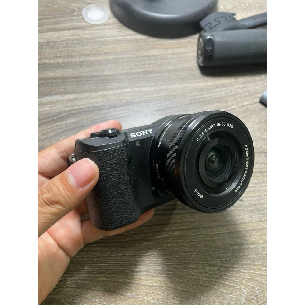 Sony A5100 + lens kit đen và trắng like new