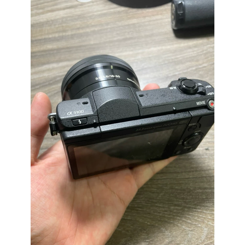 Sony A5100 + lens kit đen và trắng like new