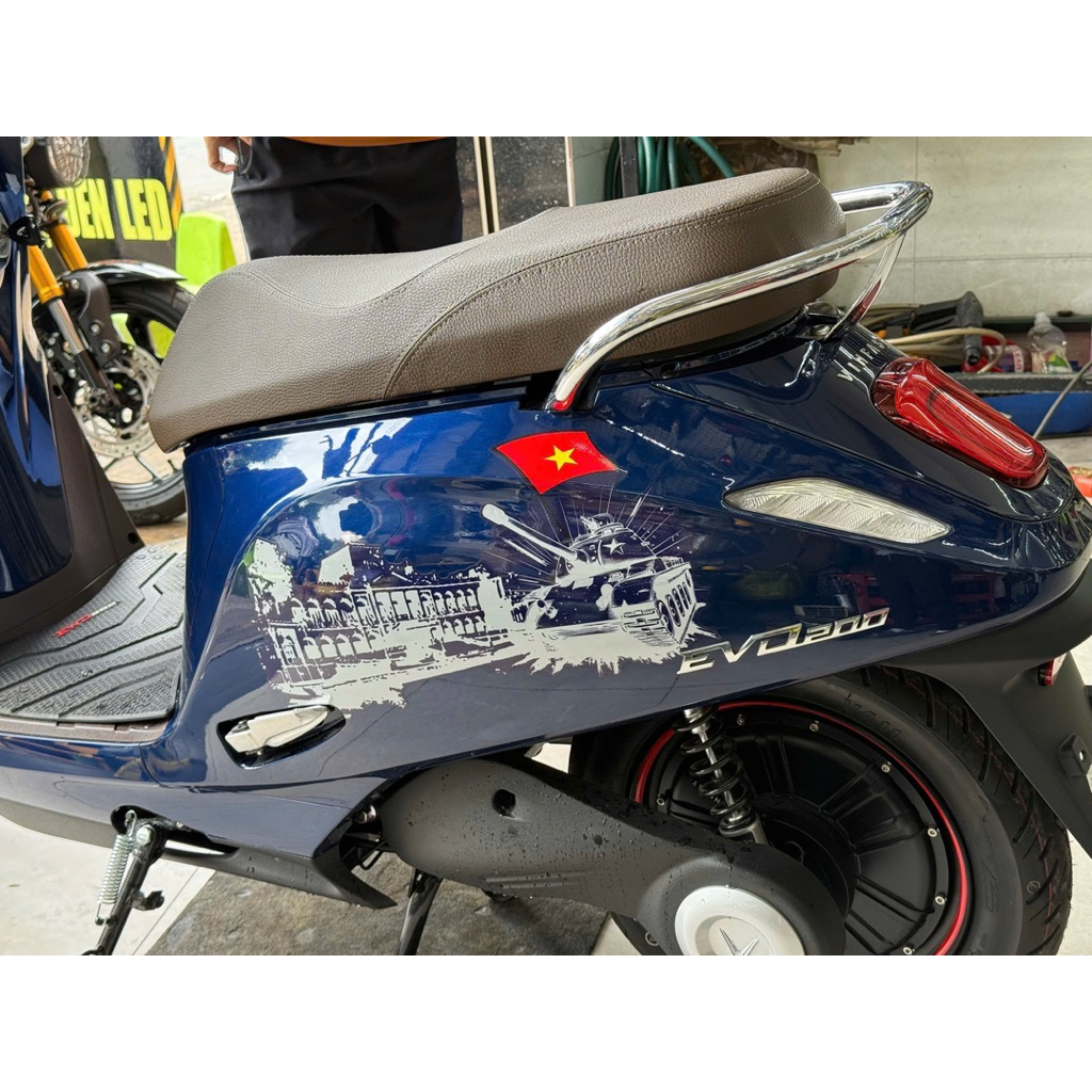 Tem evo 200 (50 năm non sông liền một dải)
