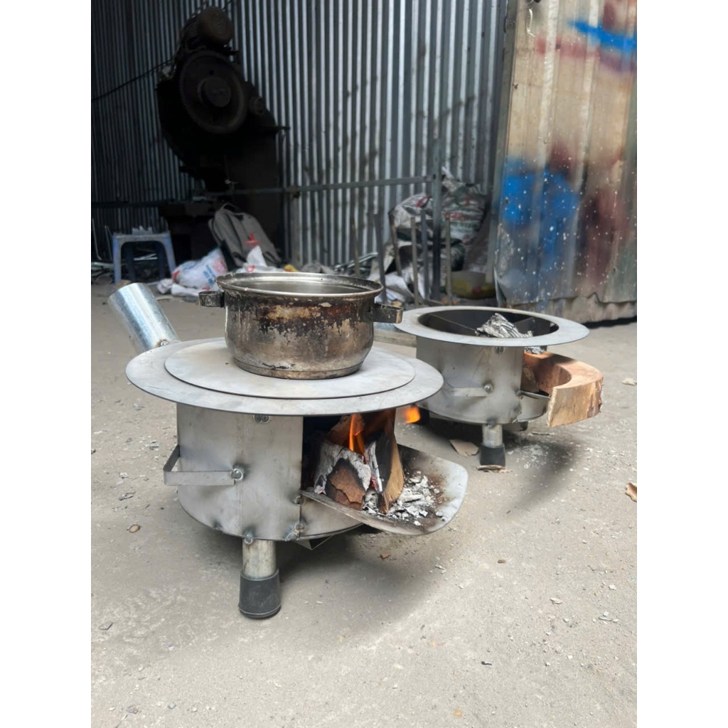 "Bếp Củi Tiêu Chuẩn Không Khói - Giải Pháp Nấu Nướng An Toàn và Hiệu Quả"
