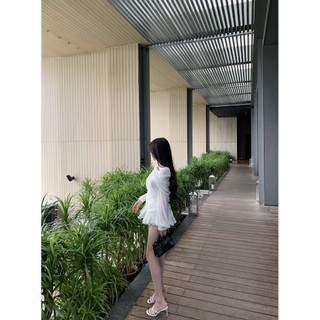 Set áo sơ mi lệch vai vải voan dài tay kết hợp chân váy xoè tầng quần bảo hộ phong cách tiểu thư