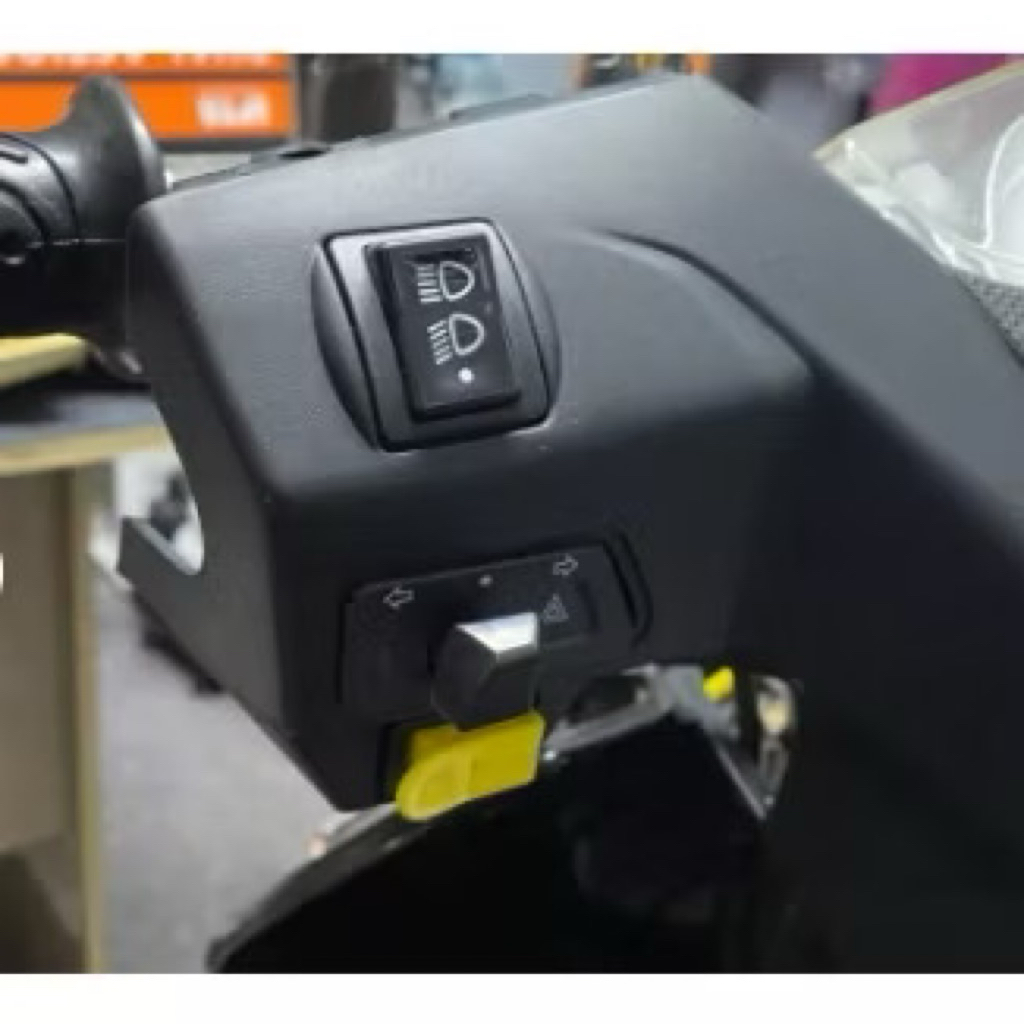 Công tắc bật tắt đèn 3 chế độ Wave 100 125 SYM Suzuki