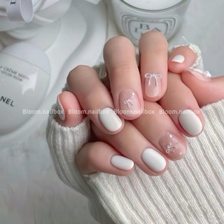 [B103] Móng úp thiết kế thạch mix trắng sữa nhã nhặn đính đá và charm nơ thanh lịch by Bloom.nailbox