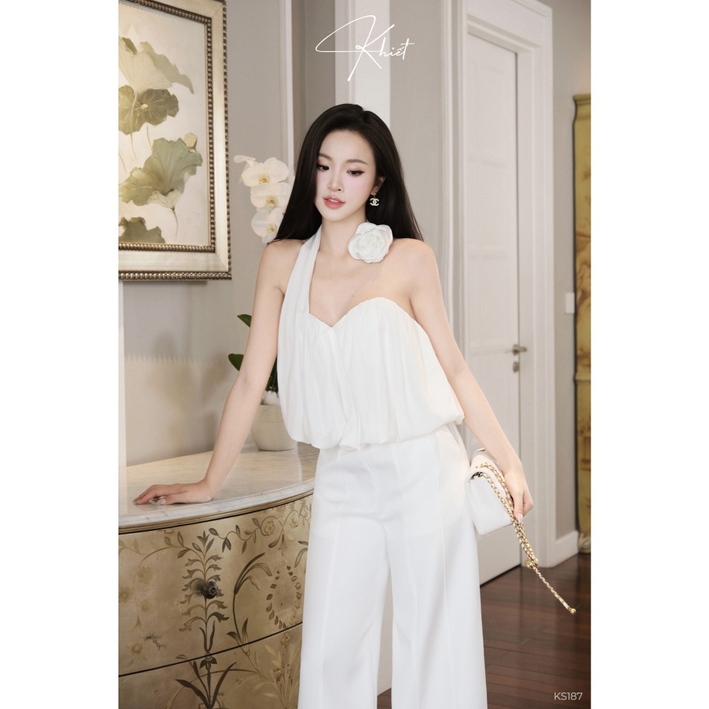 Set Khiết chất vải kate lạnh đứng form Quần dài ống xuông có túi hai bên áo cài hoa điểm trắng KS187