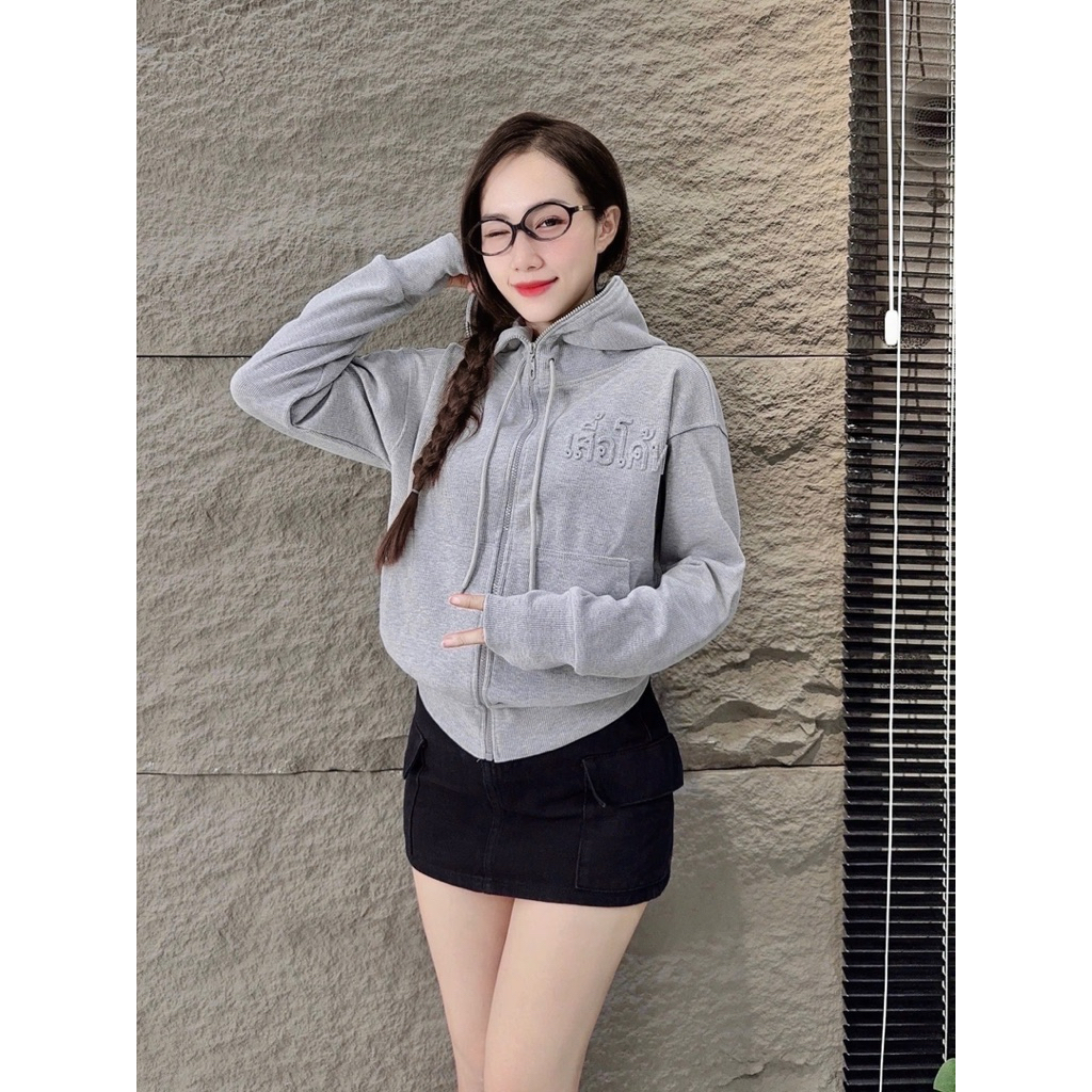 ( Deal Mở bán) Áo khoác nữ vải gân tăm, dập nổi chữ Thái lạ mắt, áo khoác chống nắng form rộng lửng thời trang