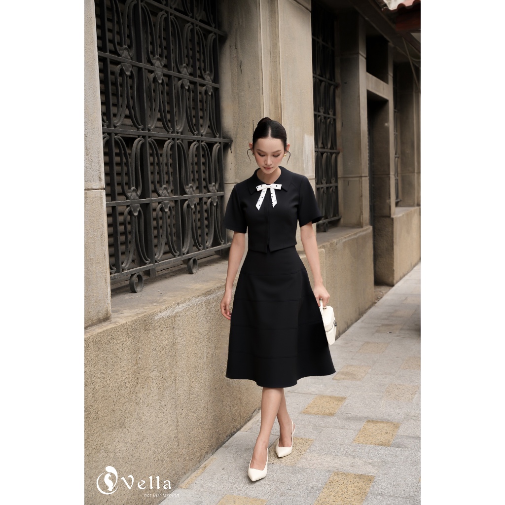 Set áo đen nơ cổ chấm bi + chân váy xòe A-line dáng dài công sở – Vella Fashion VA25062 & VV25063