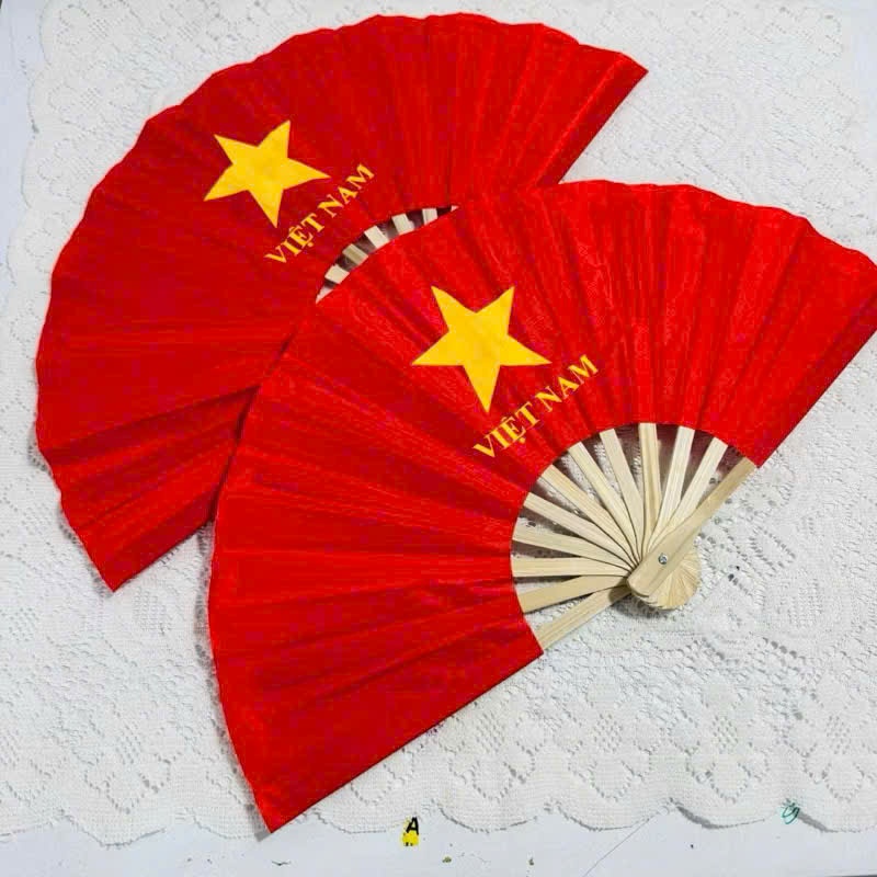 Combo 10  Quạt vải Cờ Đỏ Sao Vàng đường kính 48cm -57cm  - Quạt Vải Lụa Loại Dày Đẹp Dùng Biểu Diễn, Cổ Động Quốc Kh