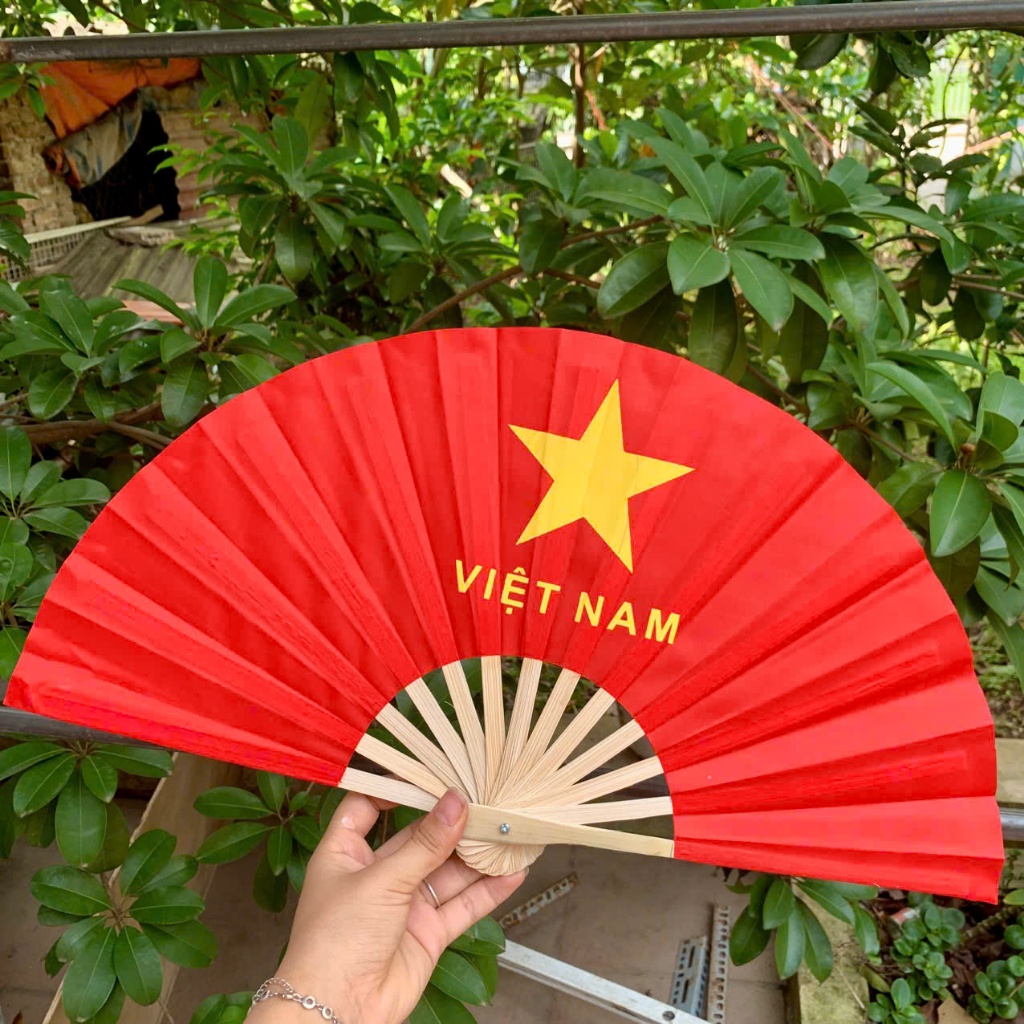 Quạt vải Cờ Đỏ Sao Vàng đường kính 48cm -57cm  - Quạt Vải Lụa Loại Dày Đẹp Dùng Biểu Diễn, Cổ Động Quốc Khánh