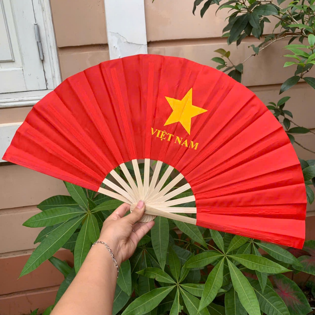 Combo 10  Quạt vải Cờ Đỏ Sao Vàng đường kính 48cm -57cm  - Quạt Vải Lụa Loại Dày Đẹp Dùng Biểu Diễn, Cổ Động Quốc Kh