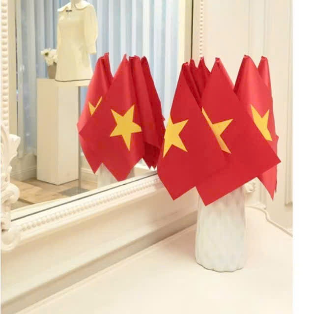 Cờ vẫy cầm tay, cờ tổ quốc cầm tay  trang trí deco quốc khánh khai giảng