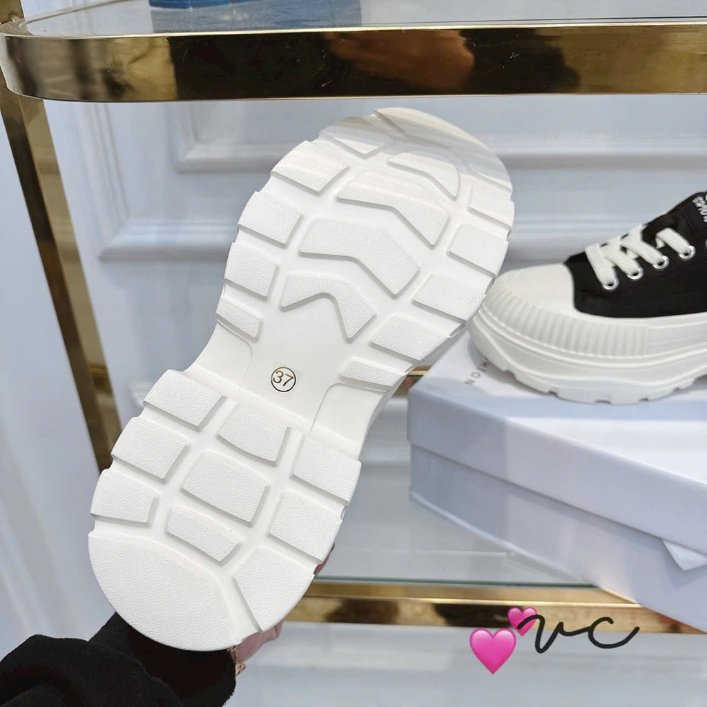 Giầy thể thao đen 6cm Qccc