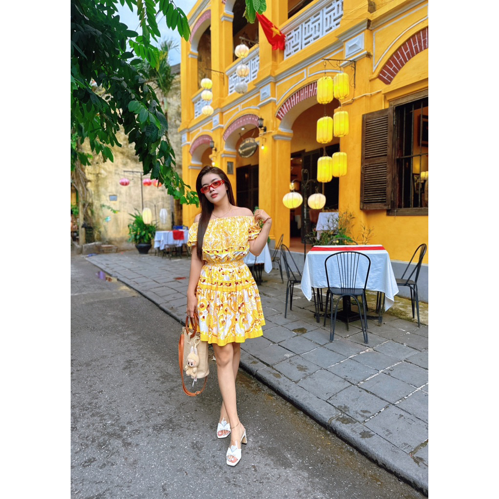 set áo trễ vai quần màu vàng mặc hè xinh