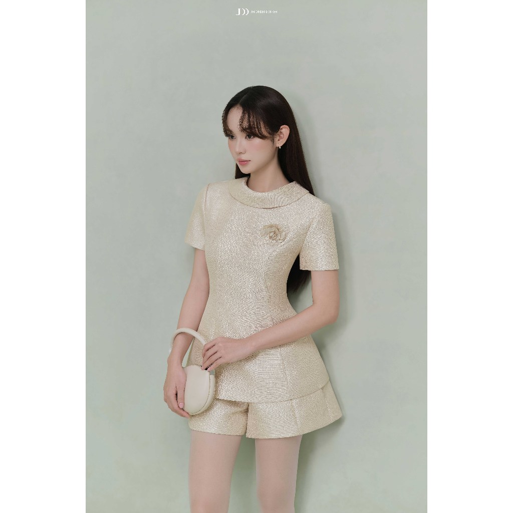 Set Áo Dáng Ôm Cổ Bẻ 2T38.2507K + Quần Short Bổ Thân 3S10.2507K – Bộ Đồ Ánh Kim Thanh Lịch Nữ Tính Quiet Luxury Bởi JM