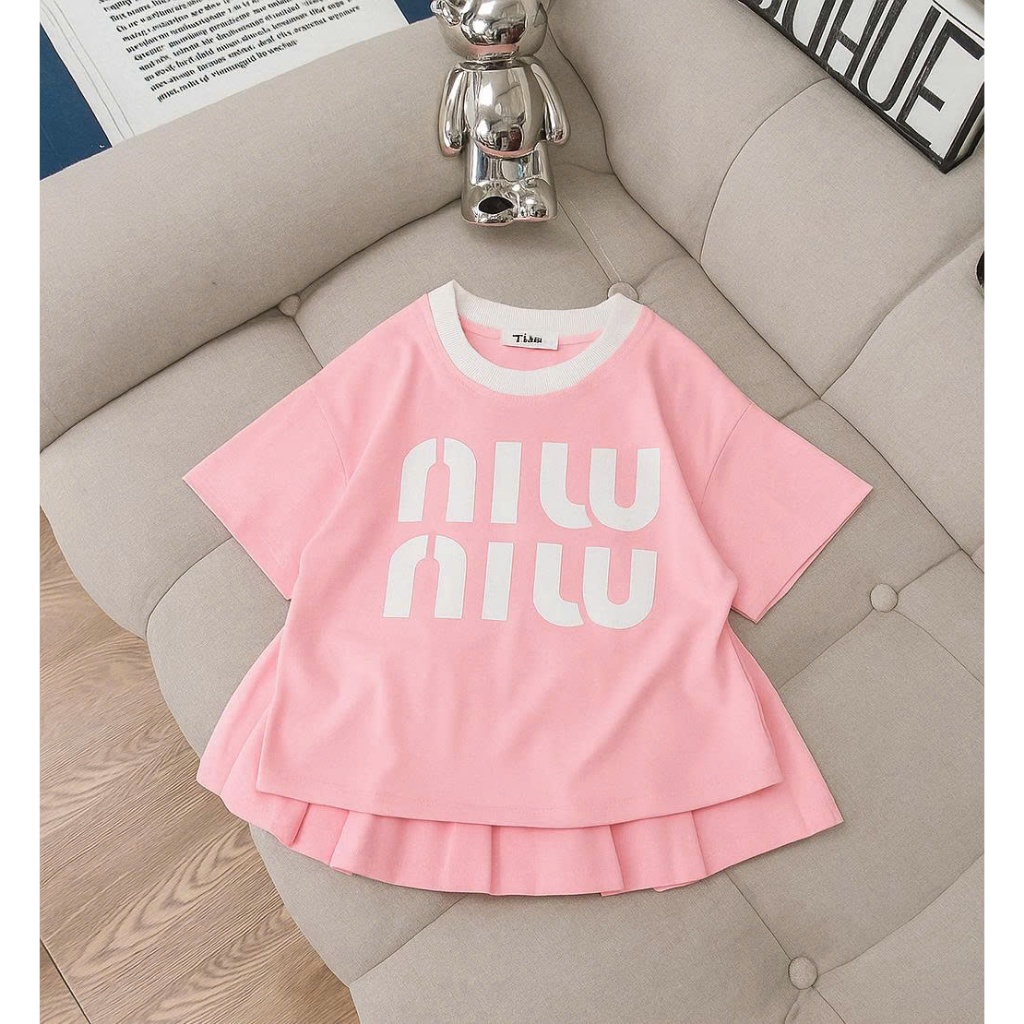 4-15 tuổi. Sét bộ chân váy xếp ly có lót váy cho bé gái in chữ niu niu chất vải cotton mềm mịn thấm hút mồ hôi. V03