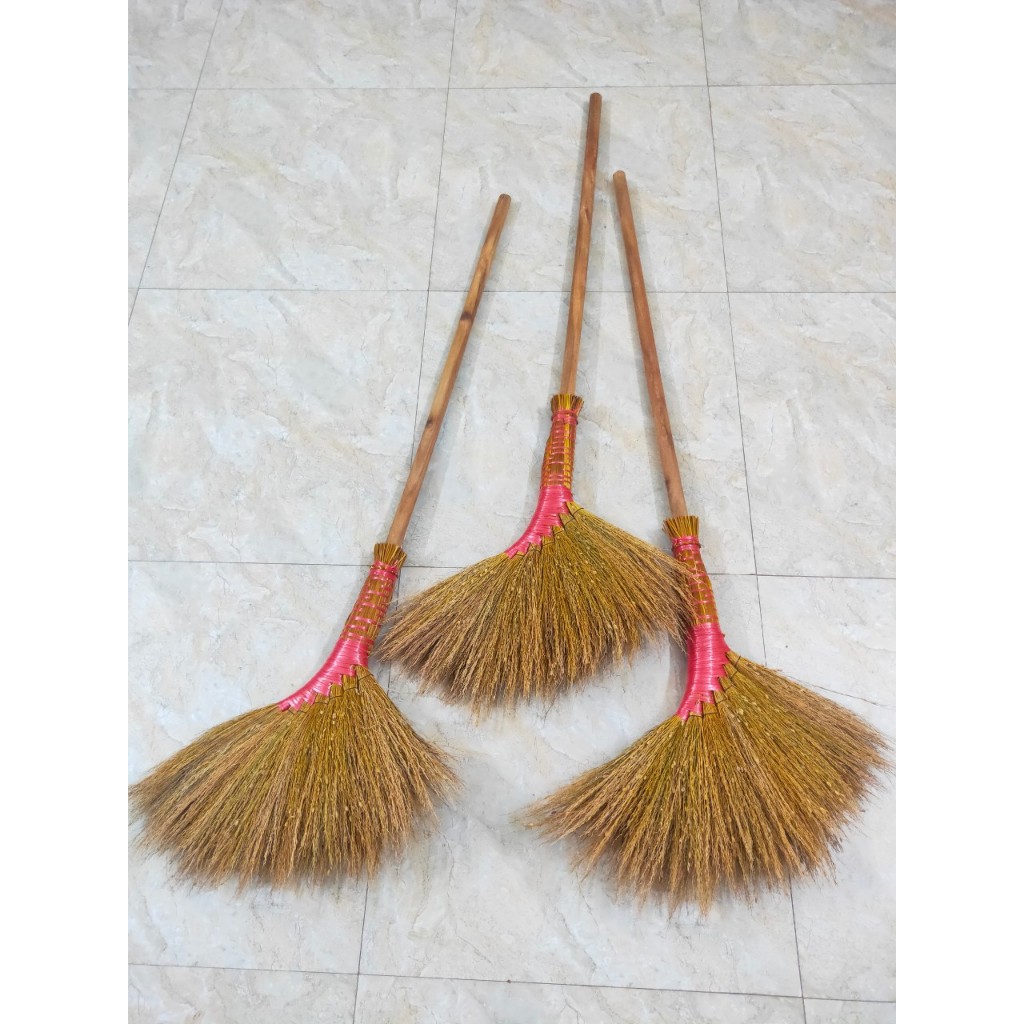 Chổi Rơm Quét Nhà Cán Gỗ Dài 140cm - Quét Sân, Nhà Xưởng - Tán Rộng ...
