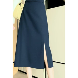 Chân váy A dài 75cm xẻ phía trước
