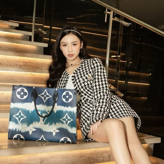 CHÂN VÁY DẠ TWEED KẺ CARO LOVE POEM TÍ NGOAN