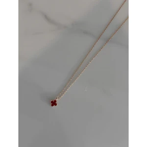 Vòng cổ hoa đỏ mini
