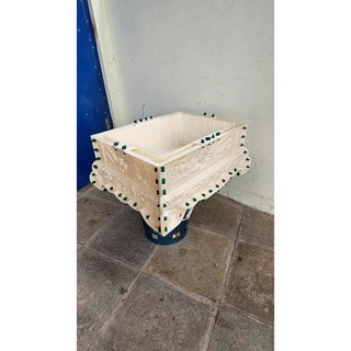 Khuôn chậu chữ nhật 60x45 cao 28 chân liền chất liệu nhựa abs, hoa văn tùng cúc trúc mai