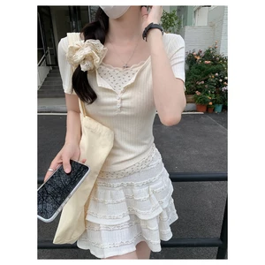 Áo Thun Nữ Phối Ren Hoa Nhí Tay Ngắn Phong Cách Vintage Hàn Quốc Nhẹ Nhàng