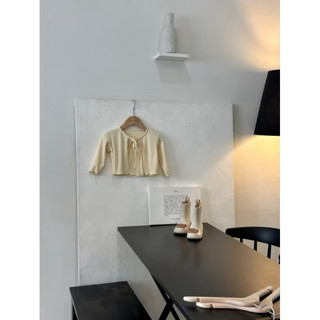 Set váy + Áo khoác cardigan dài tay bé gái màu kem