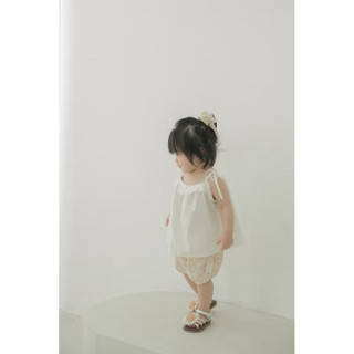 Set hoa nhí cổ sen phối yếm trắng cho bé gái