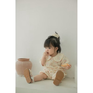 Set hoa nhí cổ sen phối yếm trắng cho bé gái