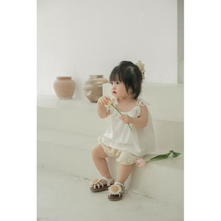 Set hoa nhí cổ sen phối yếm trắng cho bé gái