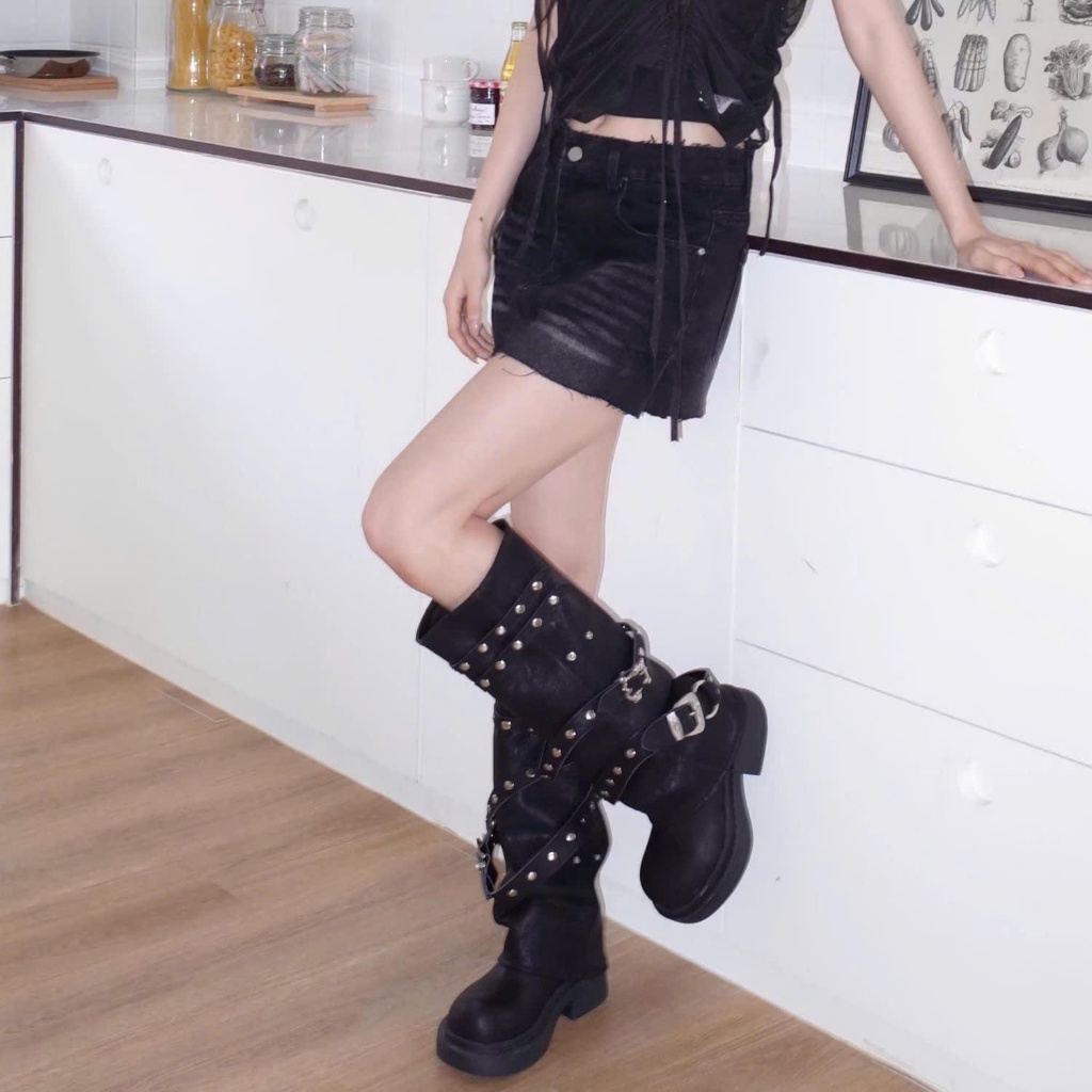 Giày Bốt Ống Cao Metro Đinh Tán Kiểu Hot Girl Sành Điệu Mẫu Mới