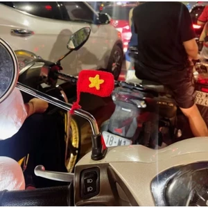 Cờ Việt Nam Gắn Kính Xe , Tay Lái Xe ,Cờ Đỏ Sao Vàng Len Handmade