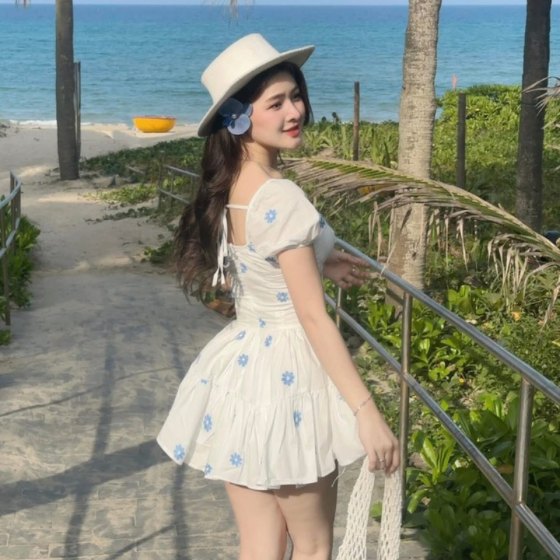 Đầm trắng nữ hoa nhí xanh dáng xòe tay bồng, váy tiểu thư phong cách Hàn Quốc đi biển, dạo phố HCOM26105