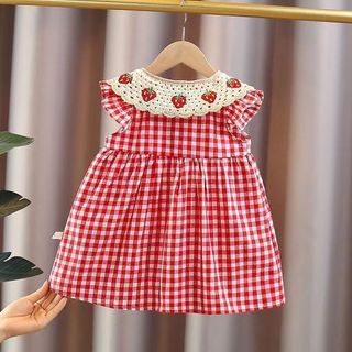 Váy bé gái mùa hè không tay cổ áo móc len quả dâu tây 9th-4 tuổi Bí Ngô Nhỏ D1166
