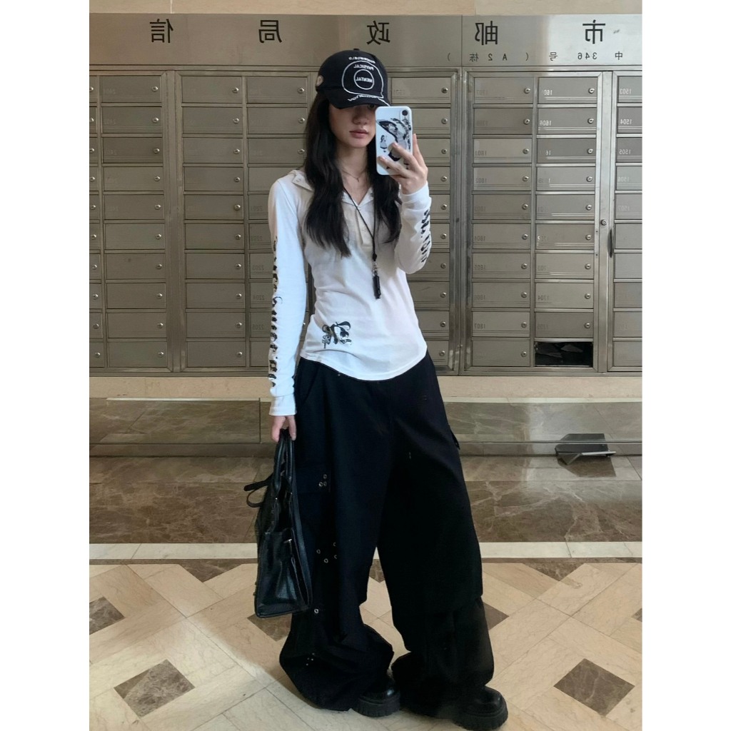 (sẵn)Áo dài tay mỏng dáng hoodie cổ khuy cài hoạ chất thun giấy tiết chữ cá tính màu trắng đen ATDT035 - Tiktik