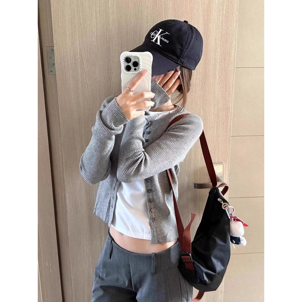 (sẵn)Áo khoác cardigan cổ tròn màu ghi trơn chất len gân dày dặn khuy cài CDG006 - Tiktik