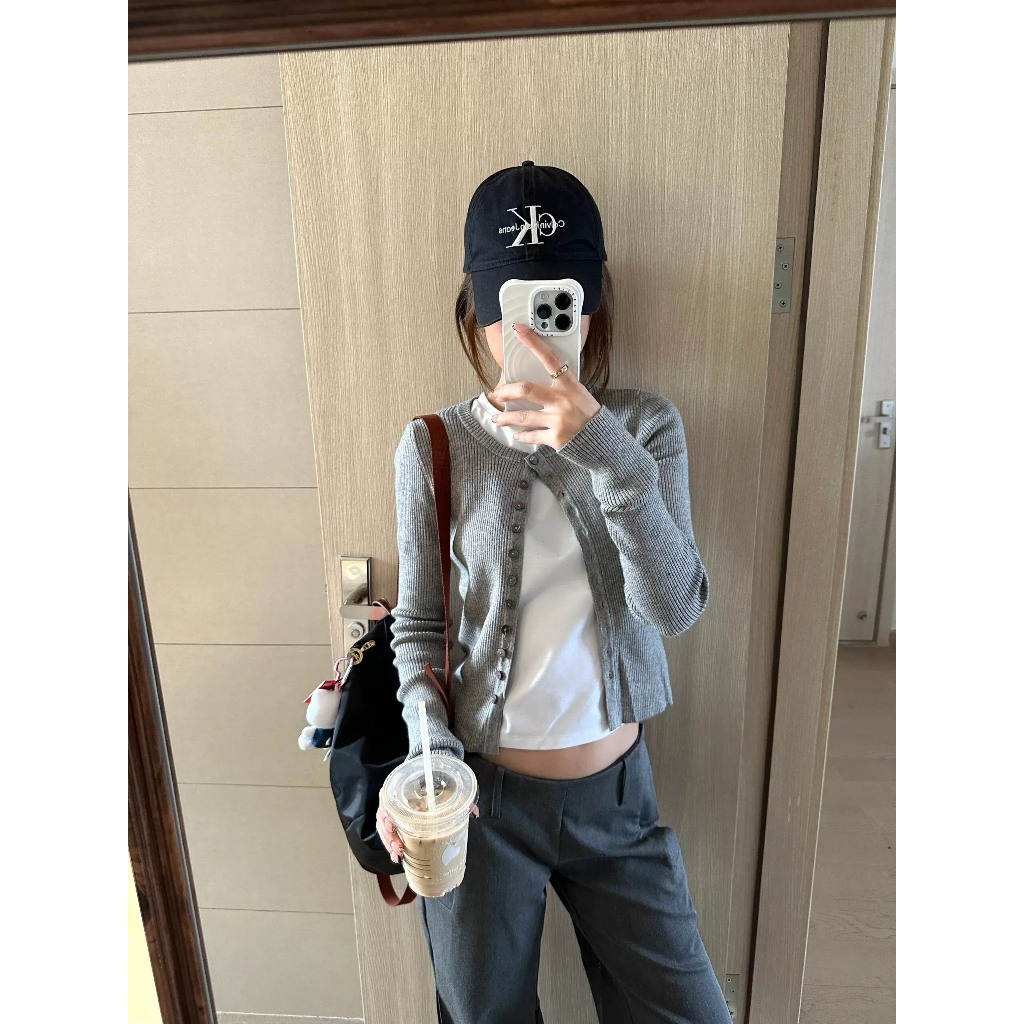 (sẵn)Áo khoác cardigan cổ tròn màu ghi trơn chất len gân dày dặn khuy cài CDG006 - Tiktik